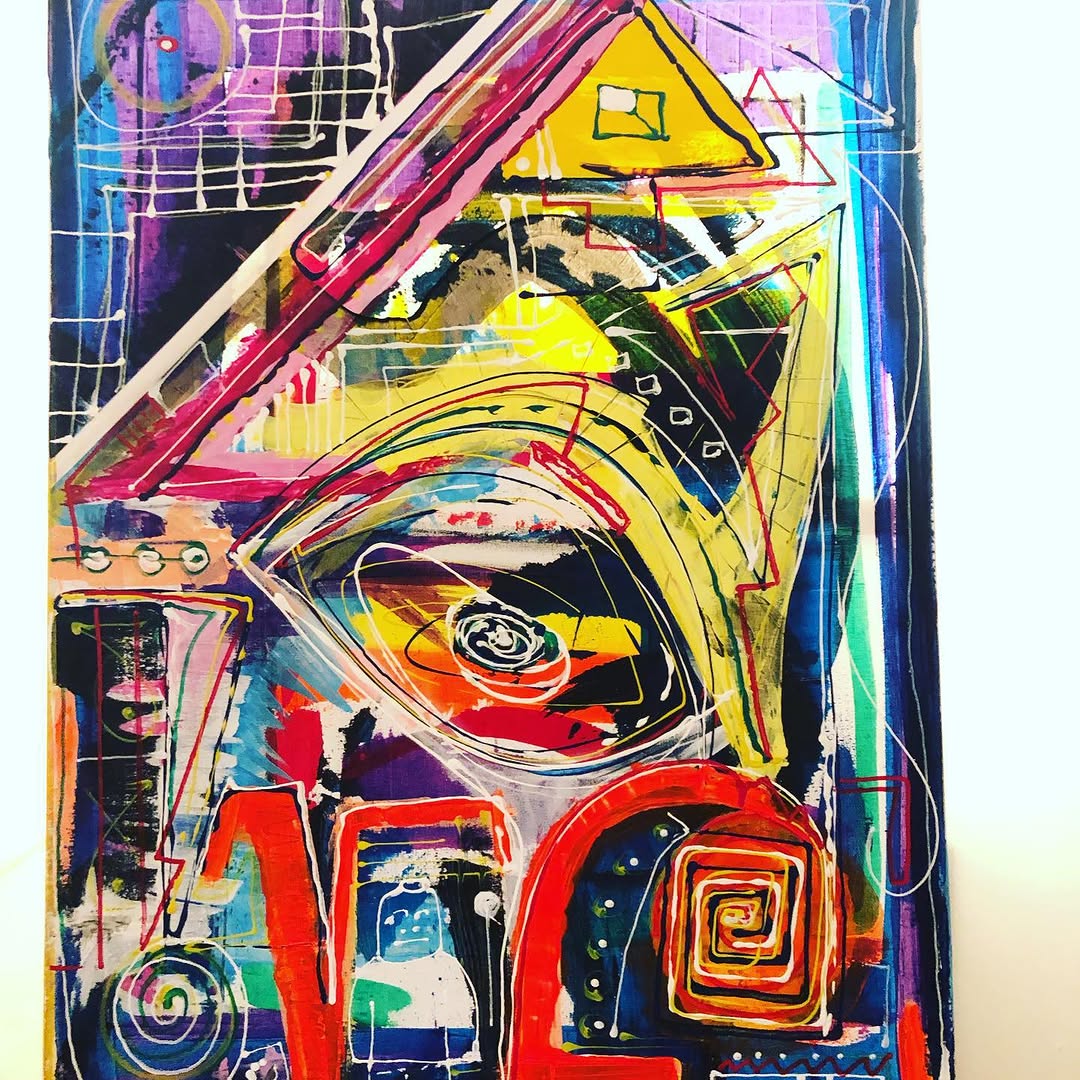 Abstract schilderij in geel roze en blauw met oogachtige vormen